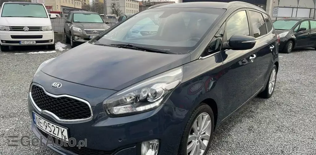 KIA Carens 