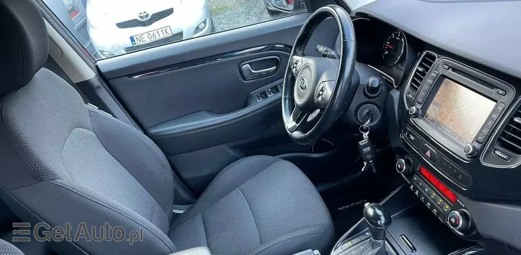 KIA Carens 