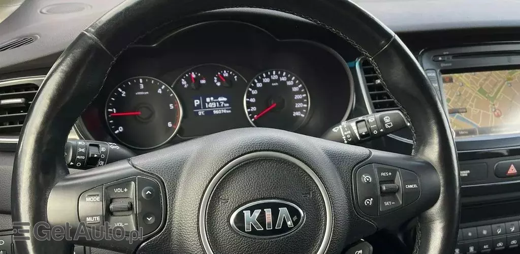 KIA Carens 