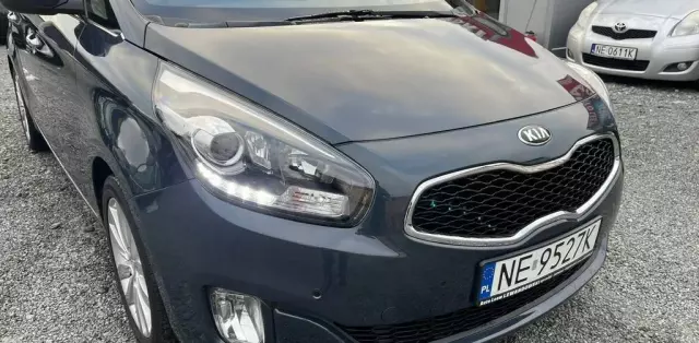KIA Carens 