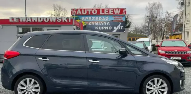 KIA Carens 