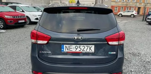 KIA Carens 