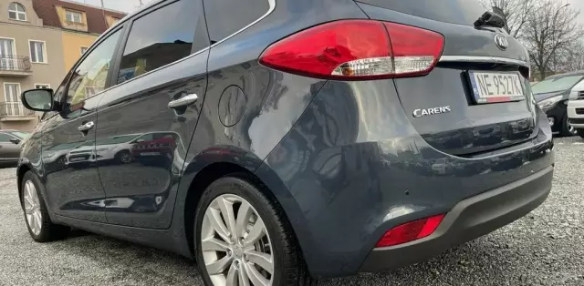 KIA Carens 