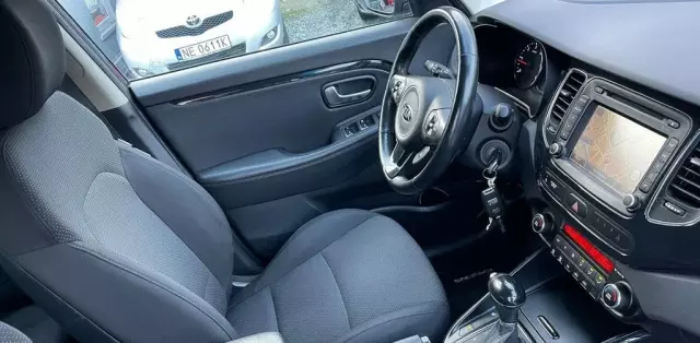 KIA Carens 