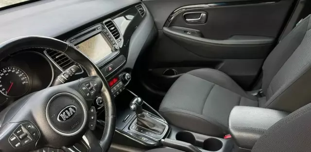 KIA Carens 