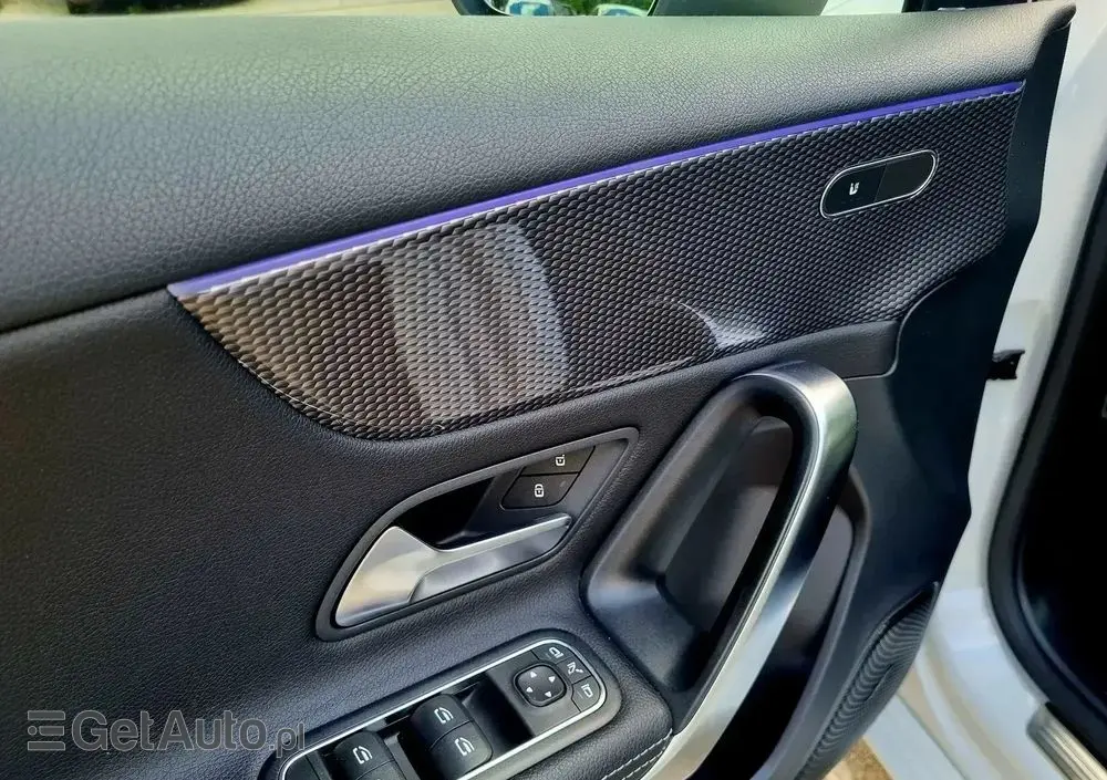 MERCEDES-BENZ Klasa A 180 d 7G-DCT