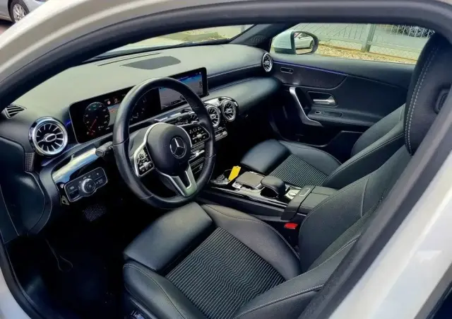 MERCEDES-BENZ Klasa A 180 d 7G-DCT