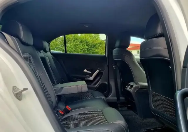 MERCEDES-BENZ Klasa A 180 d 7G-DCT