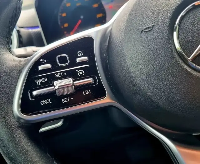 MERCEDES-BENZ Klasa A 180 d 7G-DCT