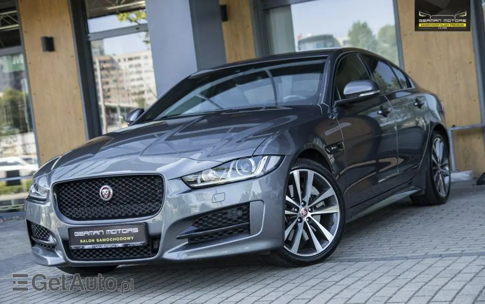 JAGUAR XE 