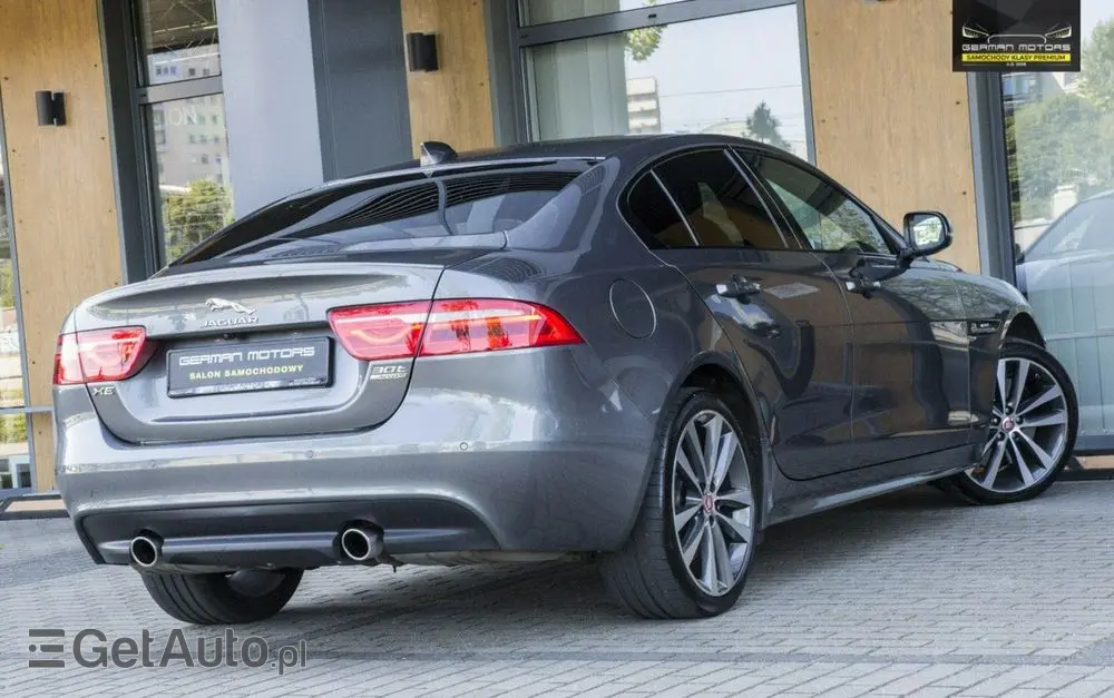 JAGUAR XE 