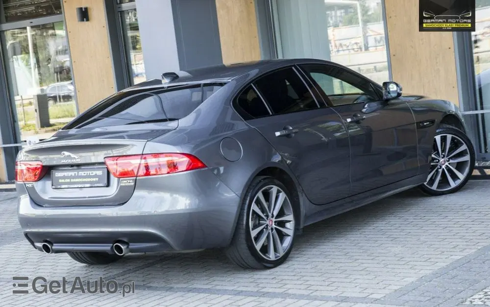 JAGUAR XE 