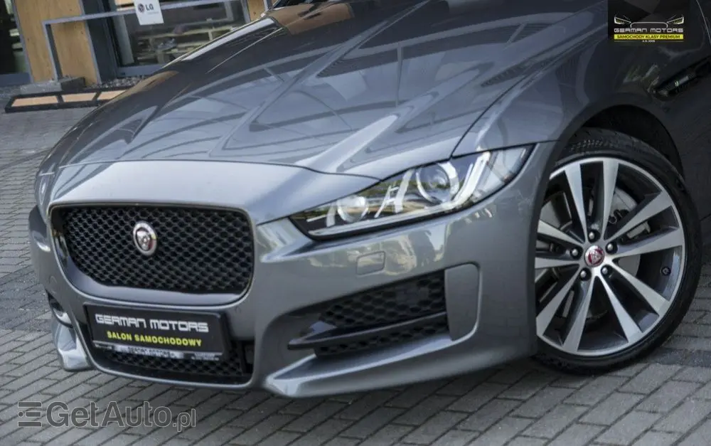 JAGUAR XE 