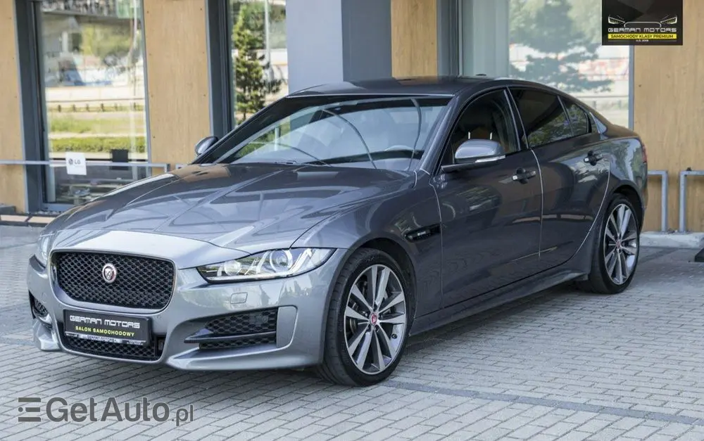 JAGUAR XE 