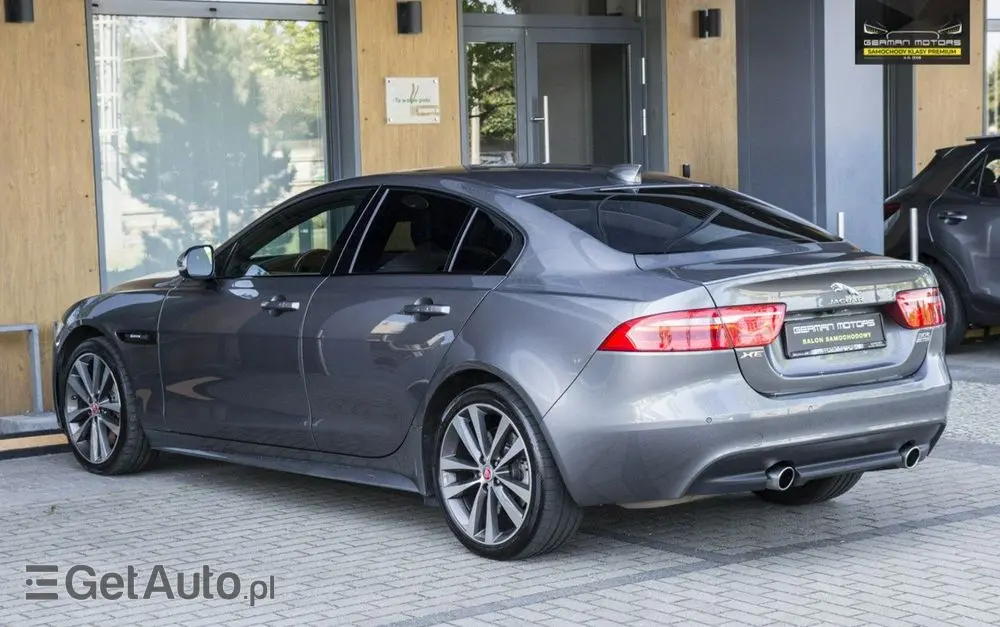 JAGUAR XE 