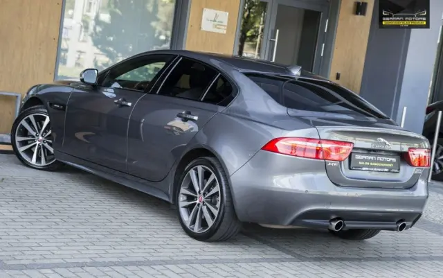 JAGUAR XE 