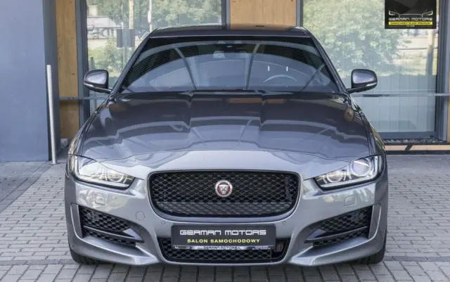 JAGUAR XE 