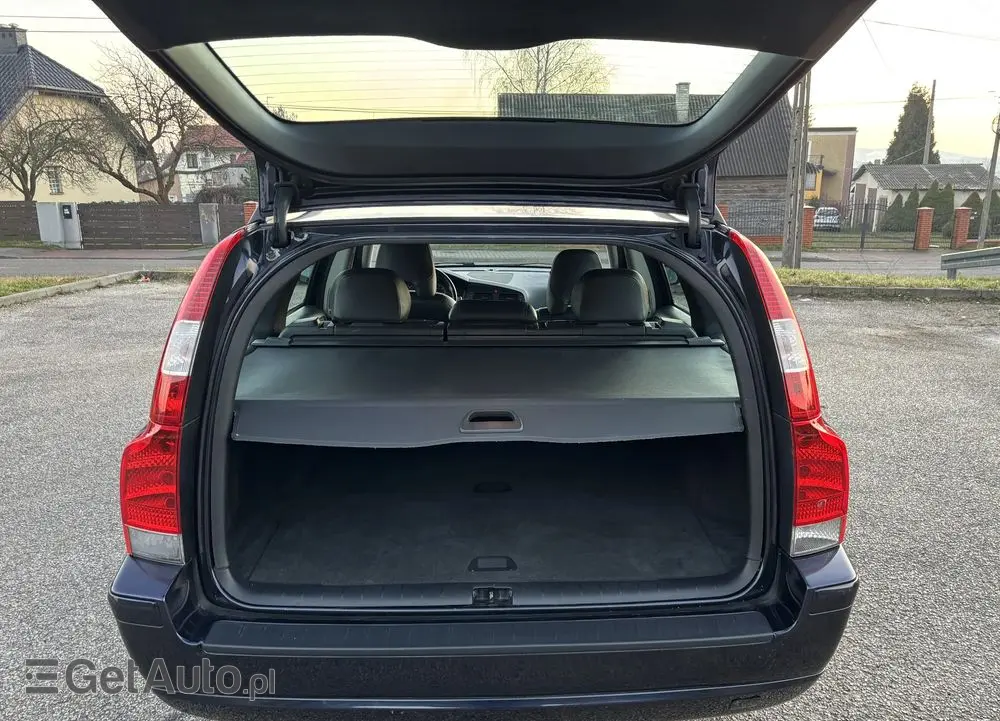 VOLVO V70 2.4 Momentum