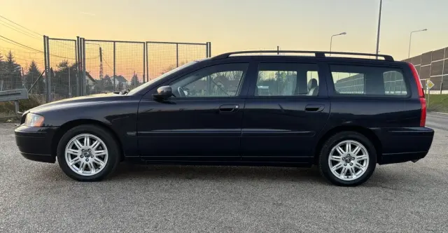 VOLVO V70 2.4 Momentum