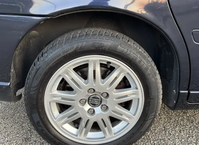 VOLVO V70 2.4 Momentum