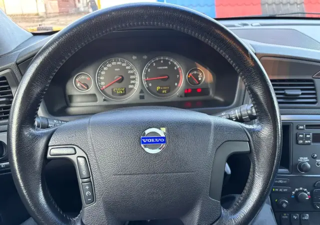 VOLVO V70 2.4 Momentum