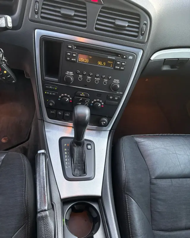 VOLVO V70 2.4 Momentum