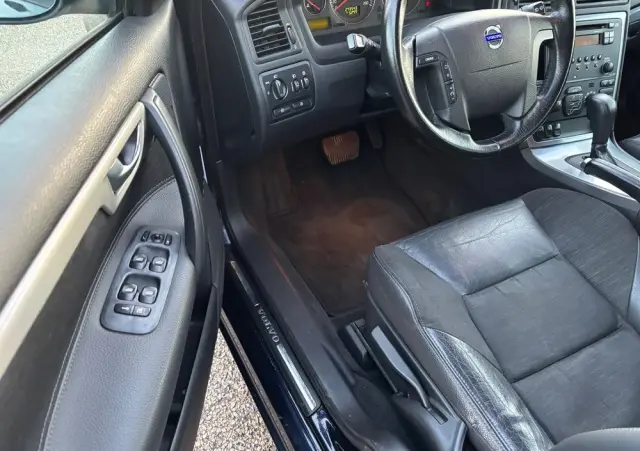 VOLVO V70 2.4 Momentum