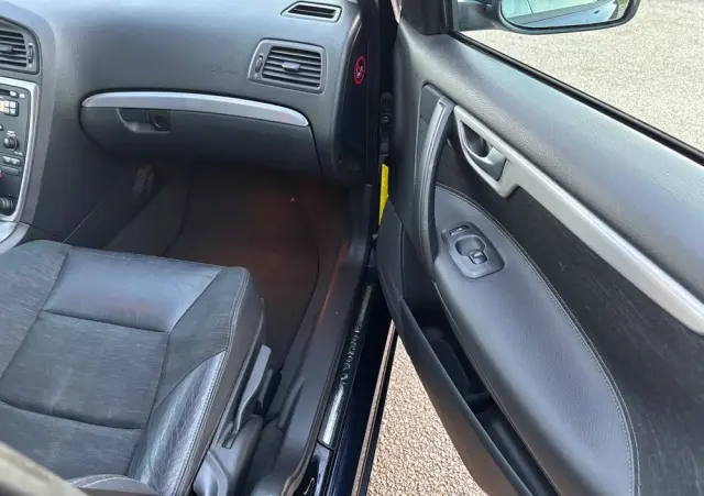 VOLVO V70 2.4 Momentum