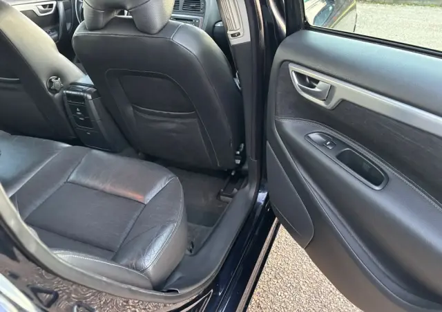 VOLVO V70 2.4 Momentum