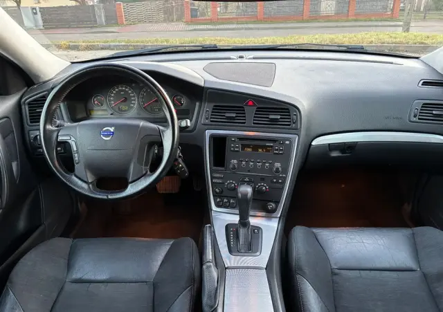 VOLVO V70 2.4 Momentum