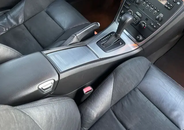 VOLVO V70 2.4 Momentum