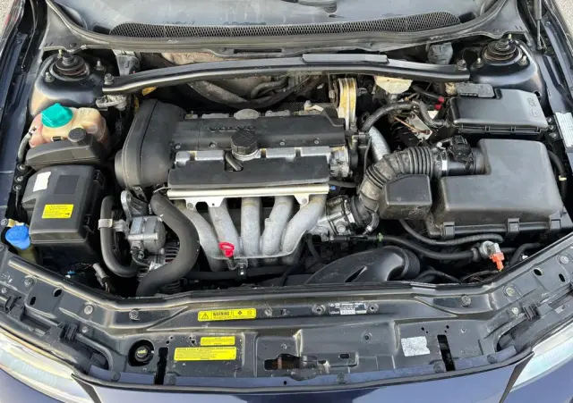 VOLVO V70 2.4 Momentum