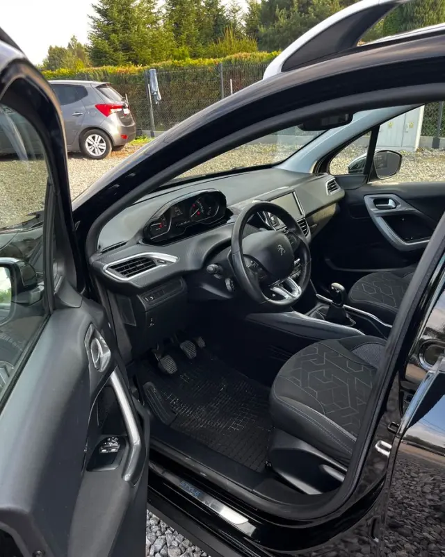 PEUGEOT 2008 PureTech 82 Allure