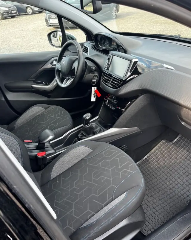 PEUGEOT 2008 PureTech 82 Allure