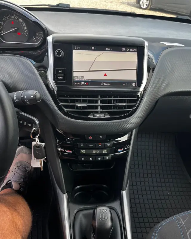 PEUGEOT 2008 PureTech 82 Allure