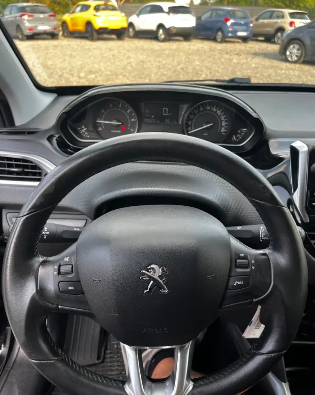 PEUGEOT 2008 PureTech 82 Allure
