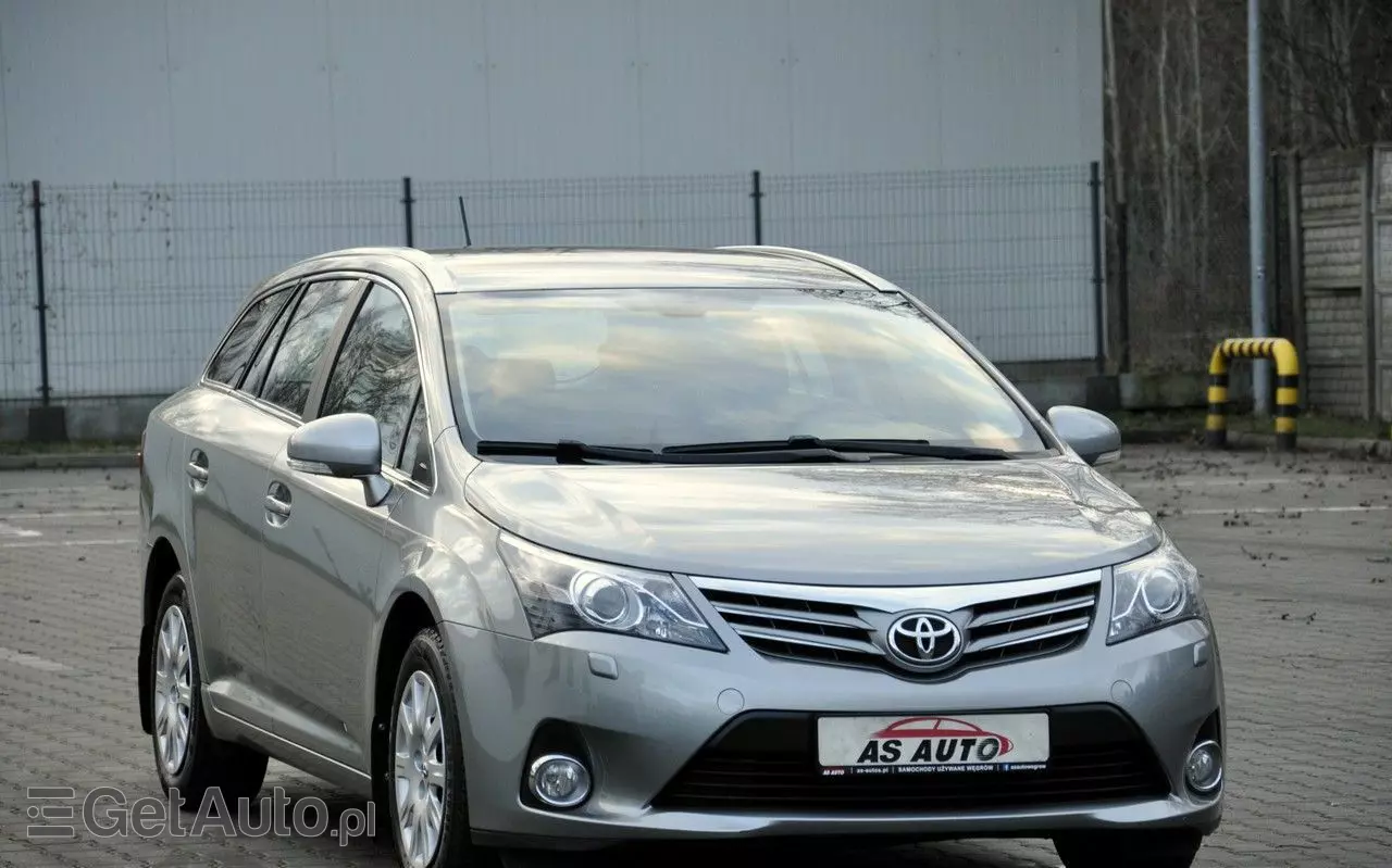 TOYOTA Avensis 1.8 Premium