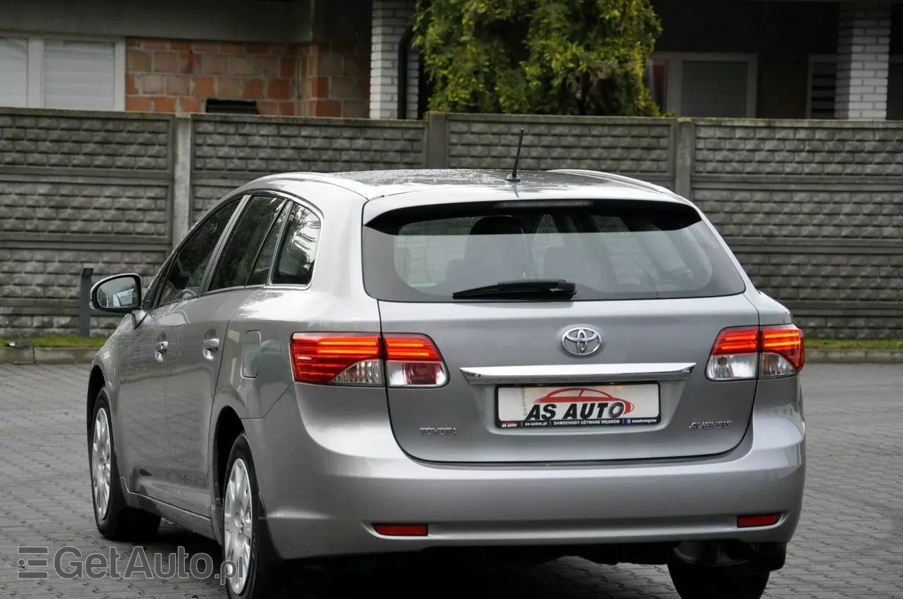 TOYOTA Avensis 1.8 Premium