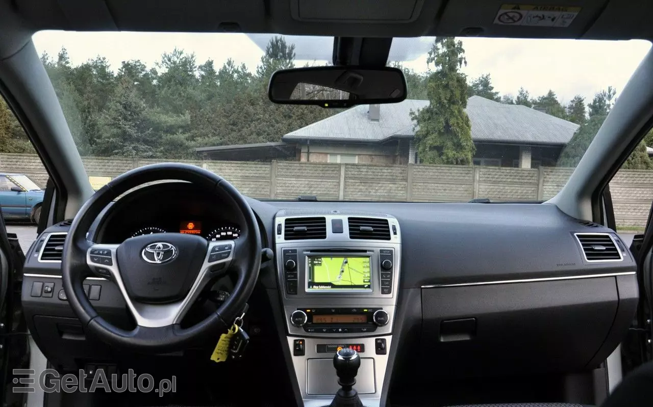 TOYOTA Avensis 1.8 Premium
