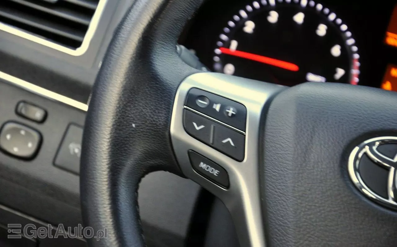 TOYOTA Avensis 1.8 Premium