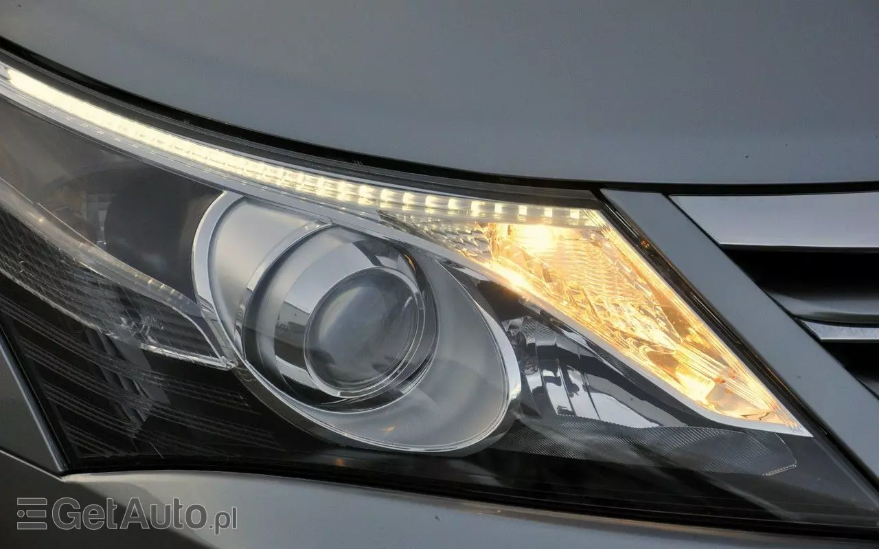 TOYOTA Avensis 1.8 Premium