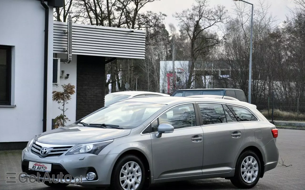 TOYOTA Avensis 1.8 Premium