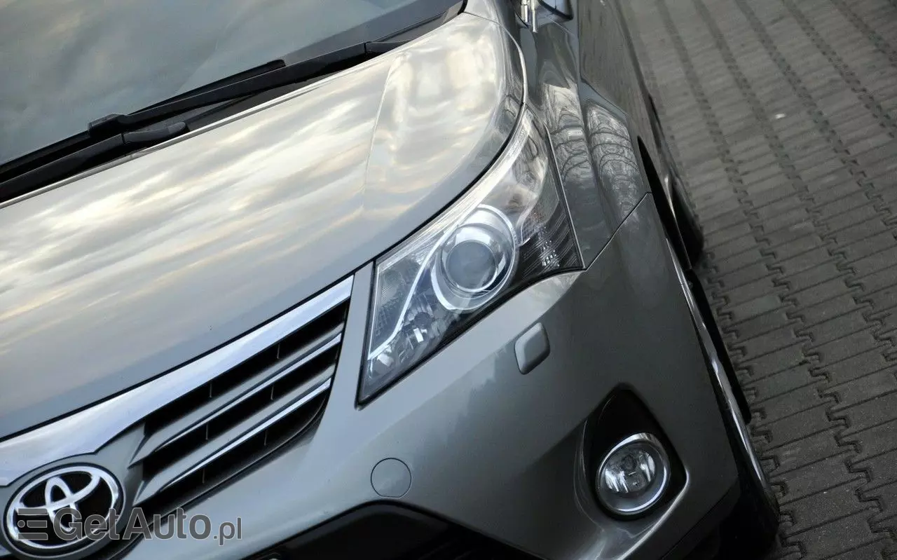 TOYOTA Avensis 1.8 Premium