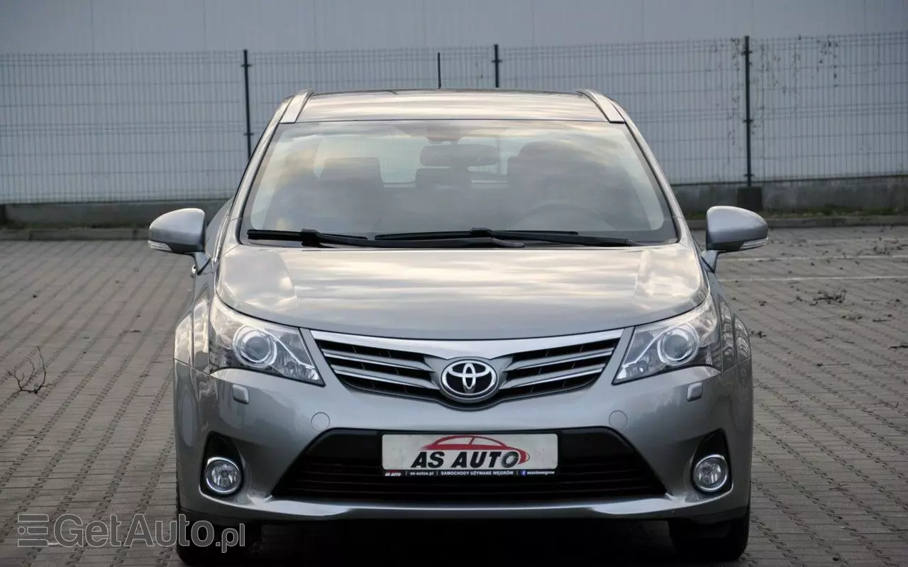 TOYOTA Avensis 1.8 Premium