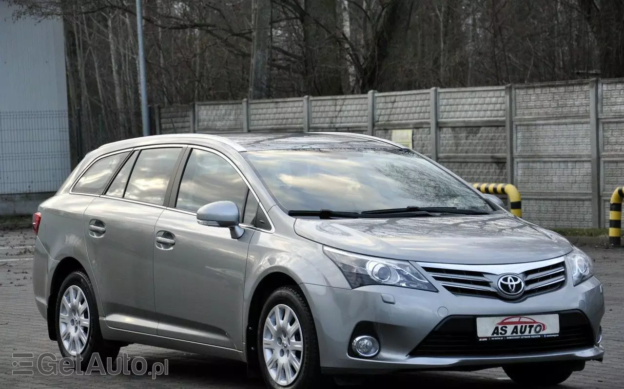 TOYOTA Avensis 1.8 Premium