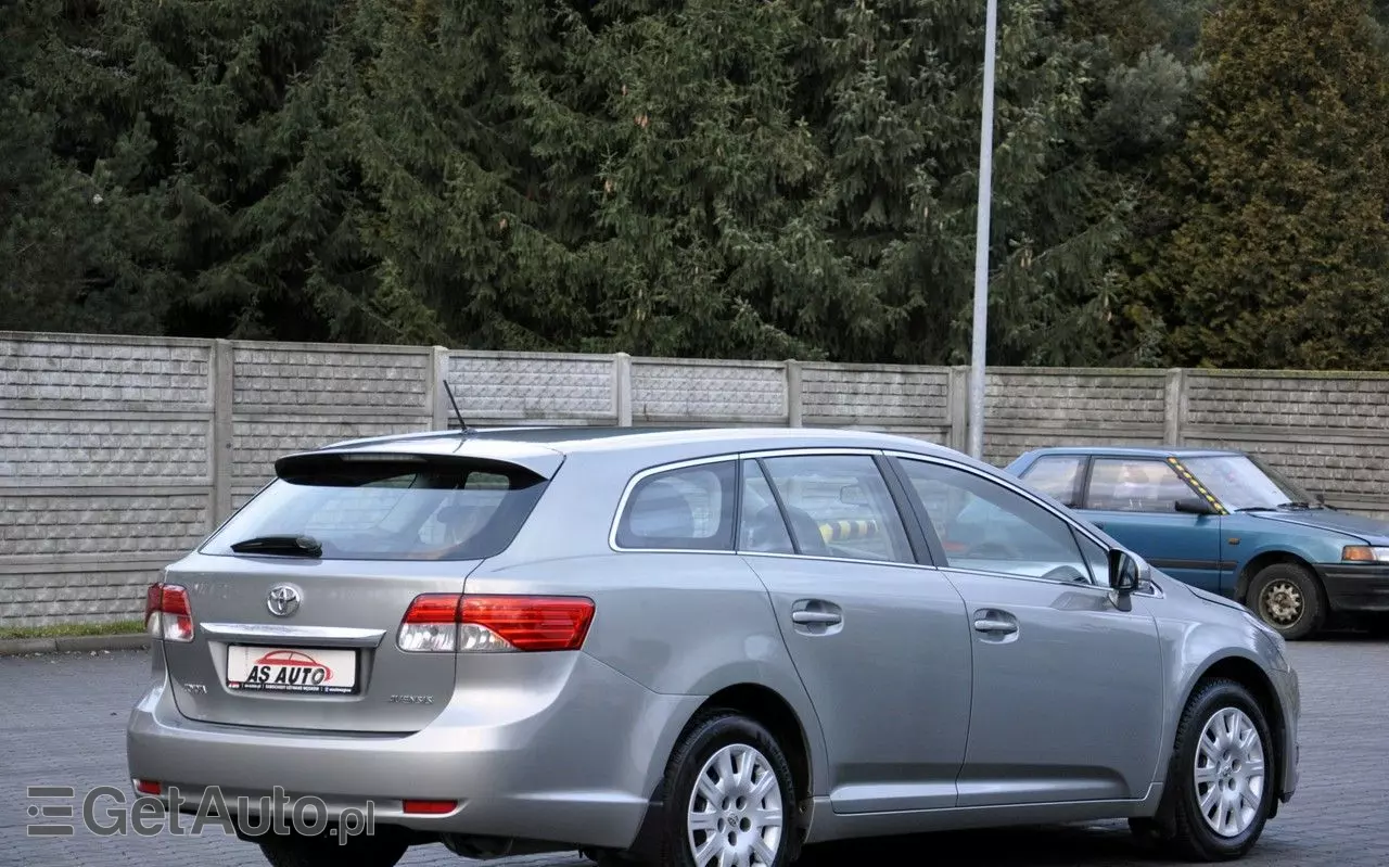 TOYOTA Avensis 1.8 Premium