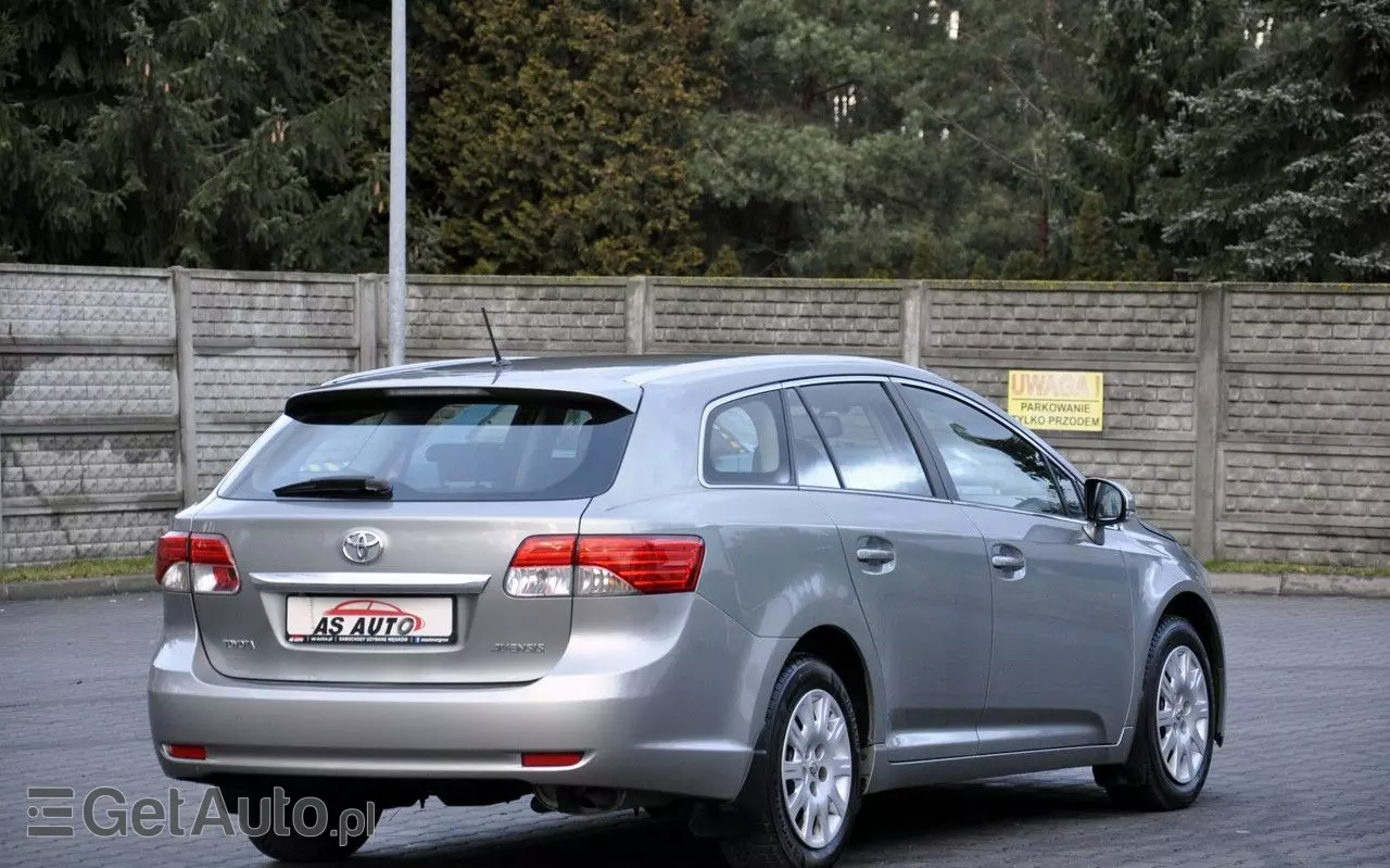 TOYOTA Avensis 1.8 Premium