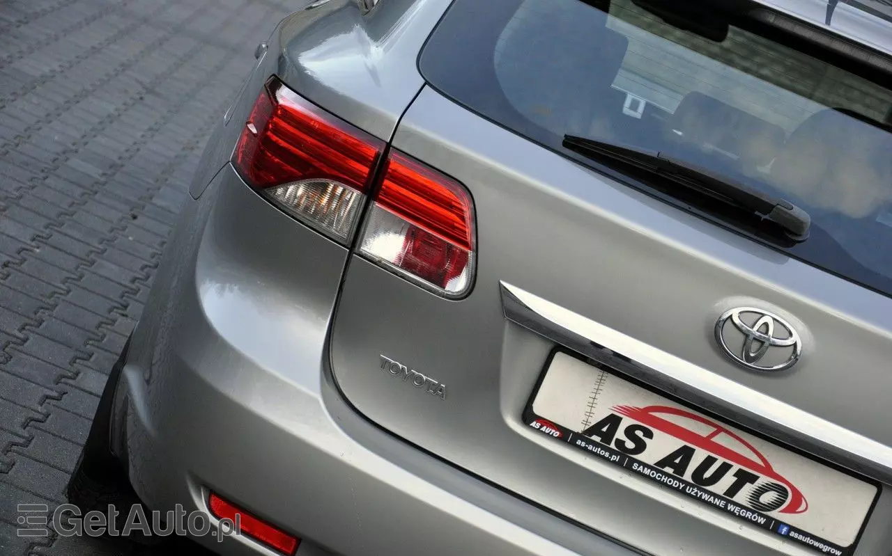 TOYOTA Avensis 1.8 Premium