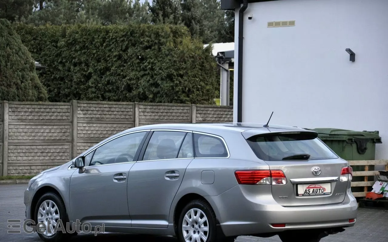 TOYOTA Avensis 1.8 Premium