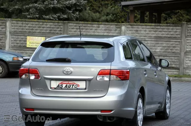 TOYOTA Avensis 1.8 Premium